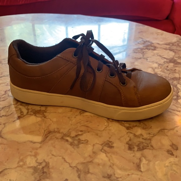 Brown UGG shoes. Nice condition, Size 5 - Picture 3 of 6